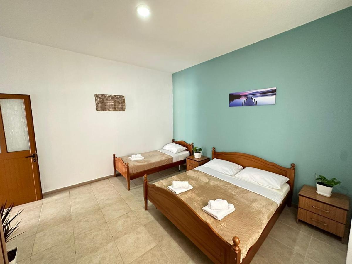 Vlora Villa With Private Parking Exterior photo