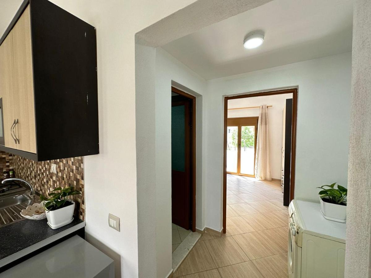 Vlora Villa With Private Parking Exterior photo