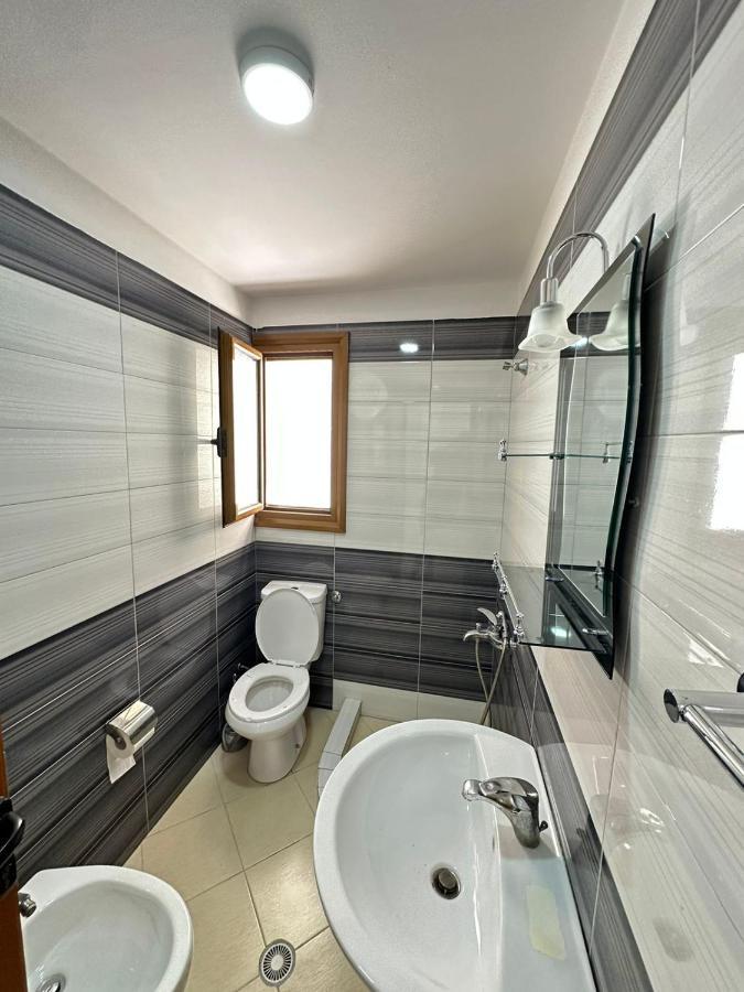 Vlora Villa With Private Parking Exterior photo